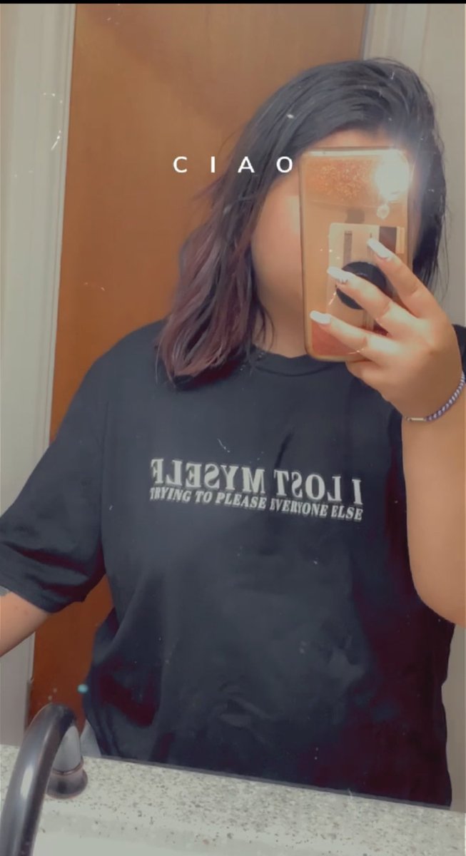 Khassie 🤍 tweet media