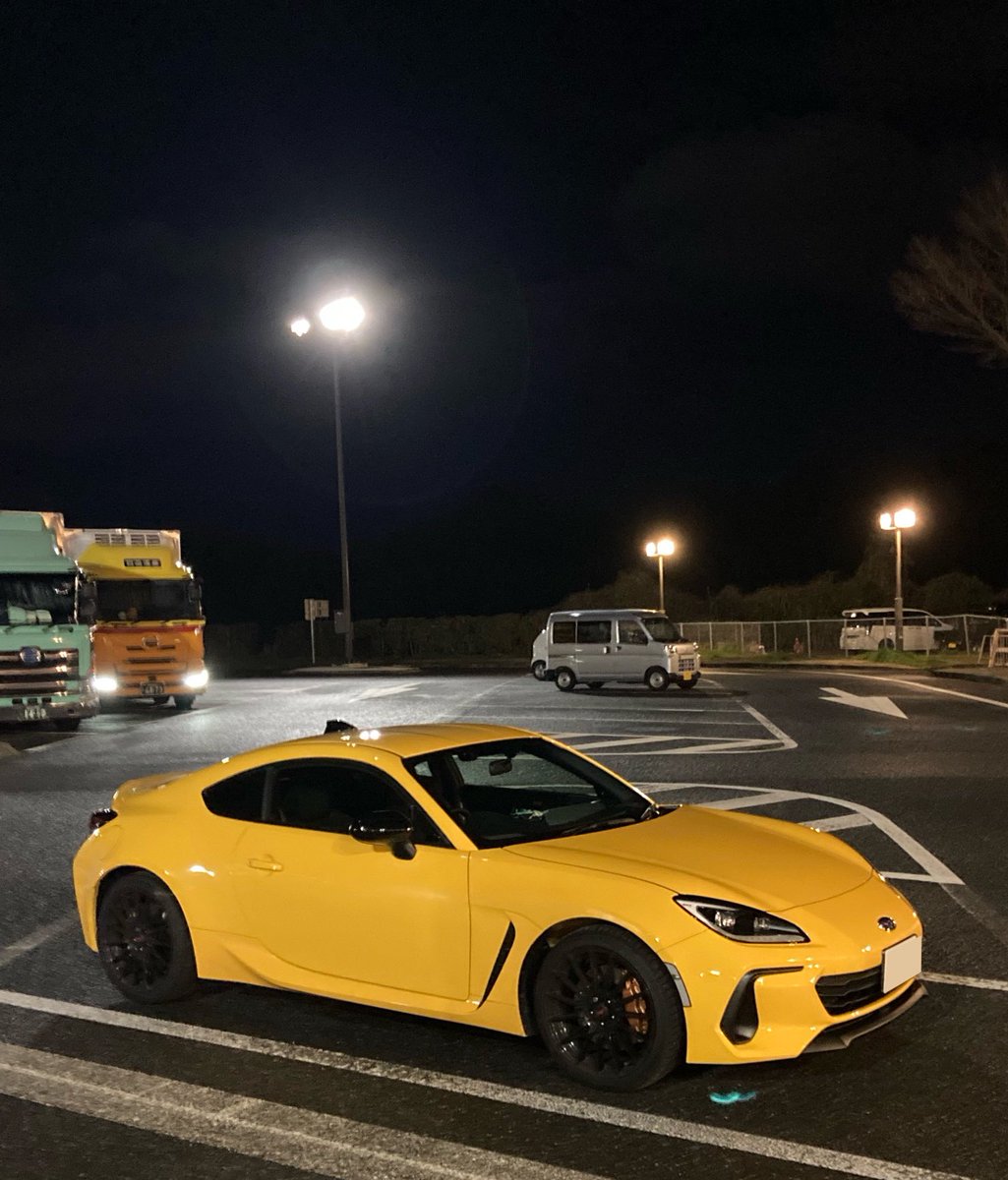 Ichiro_051's tweet photo. #夜に映える
#イエローエデション
#ZD8 #stisport
#皆既月食 #中国道
昨晩、中国道を上って帰阪の道中、皆既月食には最悪の天候だったんでしょ!でも、SAでは満月の月明かり!イエロー映えるね^_^ https://t.co/IheQFKoT2x