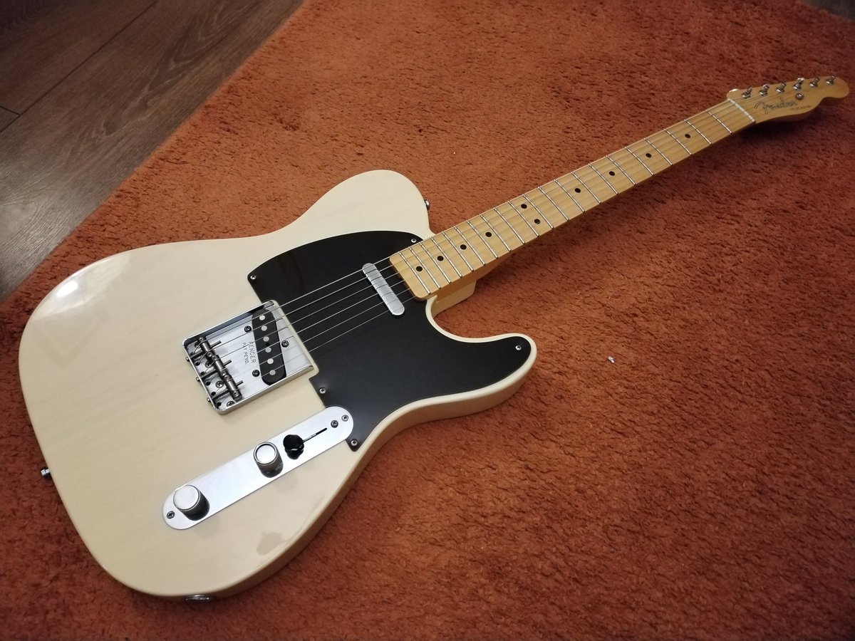 The best thing about Masterchef and Silent Witness filling the schedule is that I can piss off into my manchild room and finally clean and restring my guitars that i have put off for a bit. Tonight's TLC, my Fender Baja 50s Custom Shop designed Telecaster