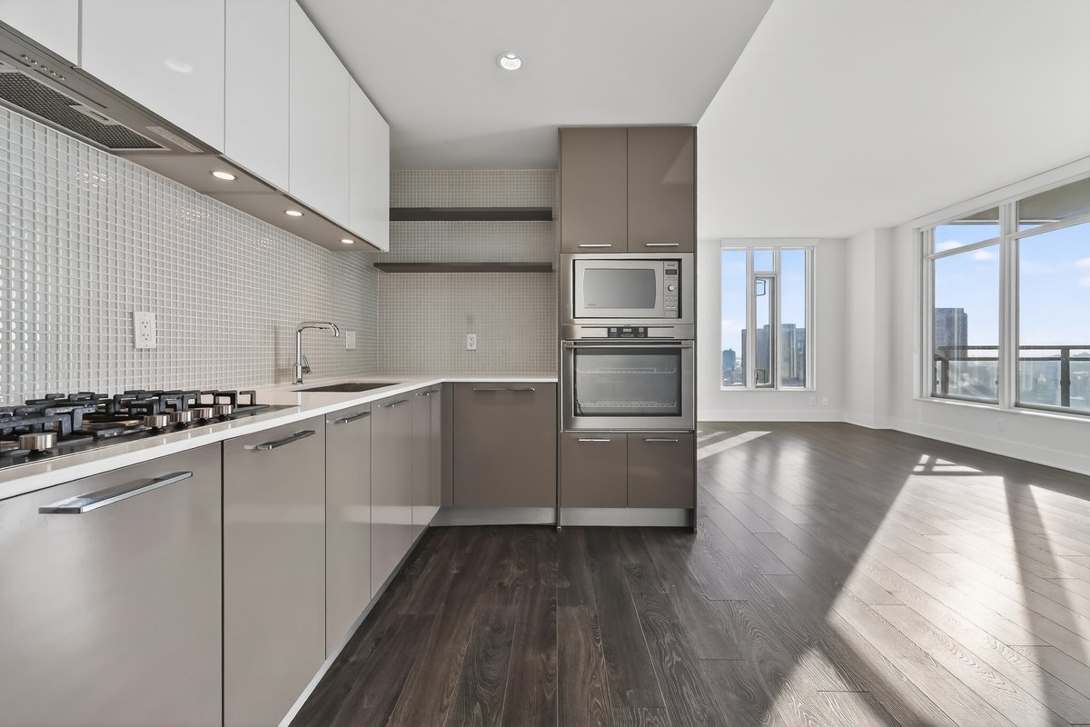 CalgaryRealtorz's tweet photo. *Just Listed* $449,000 - 2 bdrms, 2 baths, 740 sq ft at  the iconic MARK on 10th. Titled underground parking, pet-friendly, $645/mo fees include heat, water, sewer.  Amazing amenities! MLS A2243689 @remax #yyc #calgarycondos #yycjustlisted  #calgary #liveinstyle https://t.co/GTCWAyKZ89
