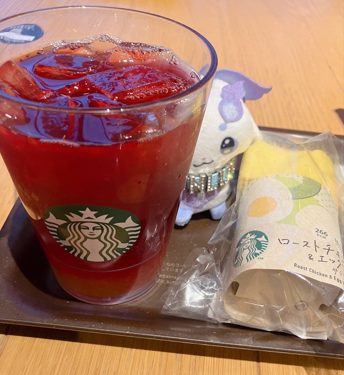amx004ruby_nui's tweet photo. 昨日はポップアップ行ったりカフェでシール交換したり流行りの遊びをたくさんして来た！！ちょまも一緒✌🏻 https://t.co/MWYtKLdPpm