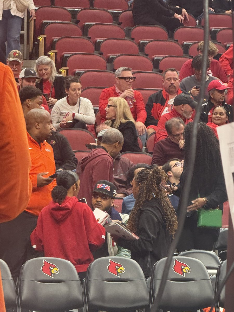 cooper_andrews's tweet image. #Melo is in the building.