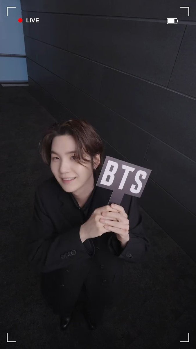 MIN YOONGI LES JURO QUE COLAPSE, el amor de mi vida. LO BONITO QUE LUCE 😭💜