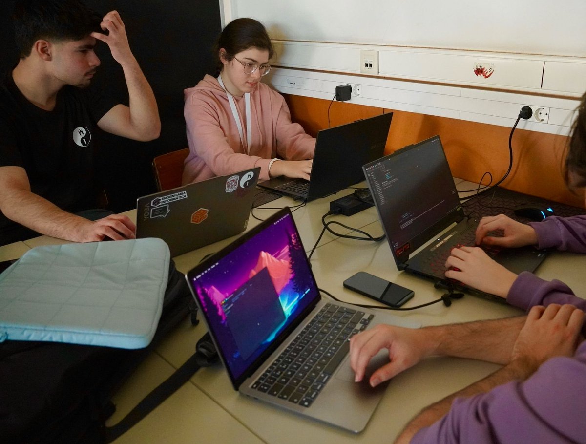 CoderDojoBraga's tweet photo. Registos da sessão do dia 21/02 💻

Na última sessão, os nossos ninjas voltaram a pôr a criatividade a trabalhar, explorando novos desafios e dando continuidade aos seus projetos. 🥋

Entre aprendizagem e partilha, foi mais um encontro cheio de energia no CoderDojo Braga! 🚀 https://t.co/tteAvRbUeL