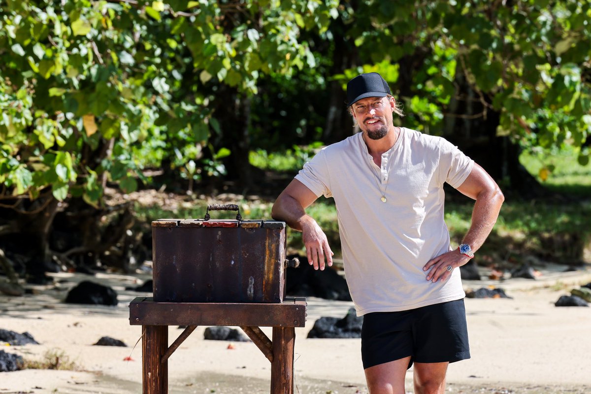 JohnsonAshak's tweet photo. This isn’t the structural beam that I’m used to assessing 👷🏻‍♂️🦍🔥🌴🎲 

@survivorau Redemption continues tonight @ 7.30pm on @channel10au | Watch + Stream Free.

#SurvivorAu #Survivor #Redemption #Silverback #Bang https://t.co/6LsrupHHDy