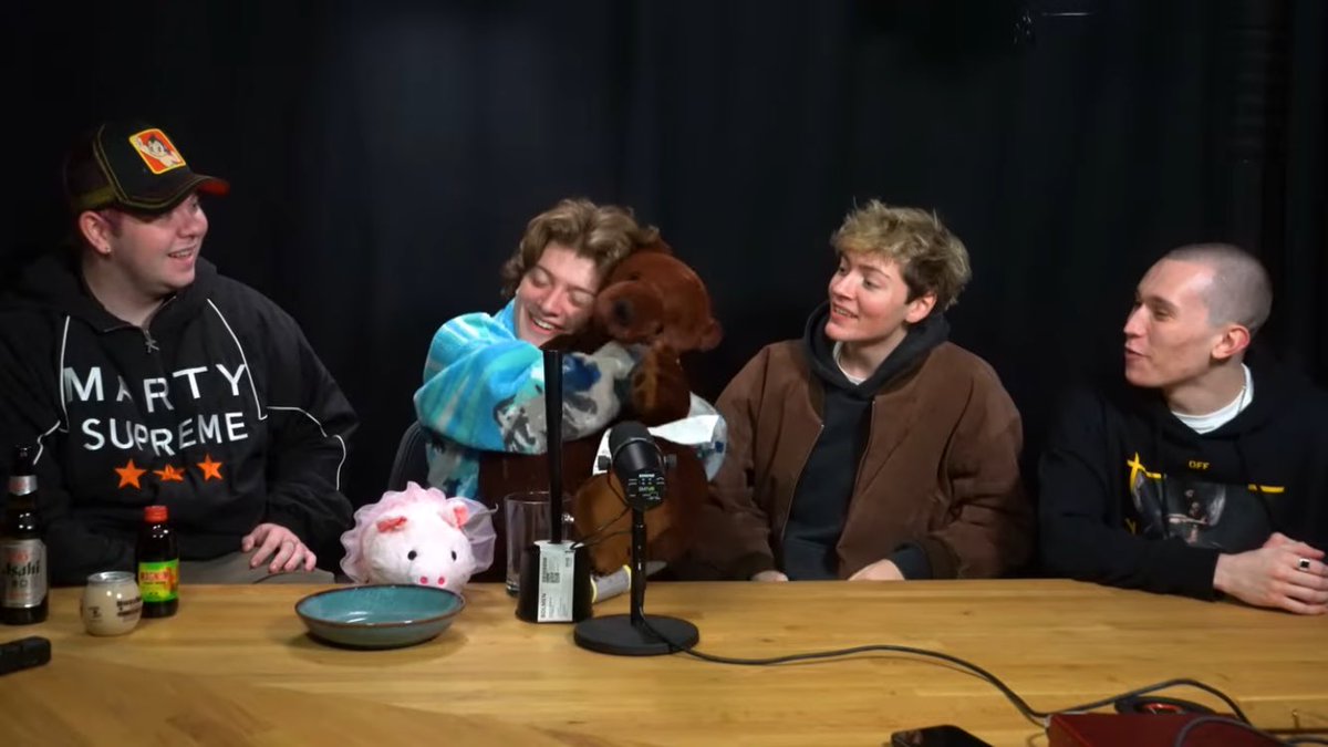 this vid is so j0n/m4x btw ugjfjfjf theyre all so cute m4x is so princess