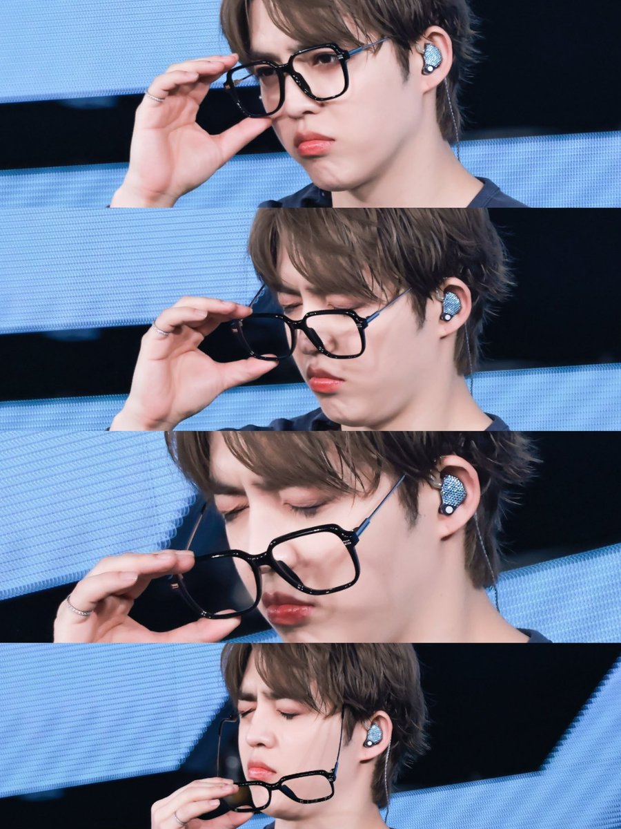 miruzone's tweet photo. when a man takes off his glasses he becomes hot ,but the way scoups takes off his glasses and looks cute even though he’s already the hottest man ever,so insane 🫢🫳🏻#에스쿱스 https://t.co/WHt2p04nYO