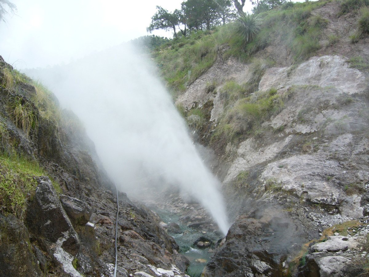 ahChihuahua's tweet image. 💎🌲Maguarichi es el secreto mejor guardado de la Sierra. 💎 ¿Sabías que aquí puedes ver géiseres naturales y conocer en un río de aguas termales? 🧖‍♂️🌋
Es el balance perfecto entre historia minera  y relajación total. ¡Un destino fuera de serie! ✨🌲

#AhChihuahua  #Géiser