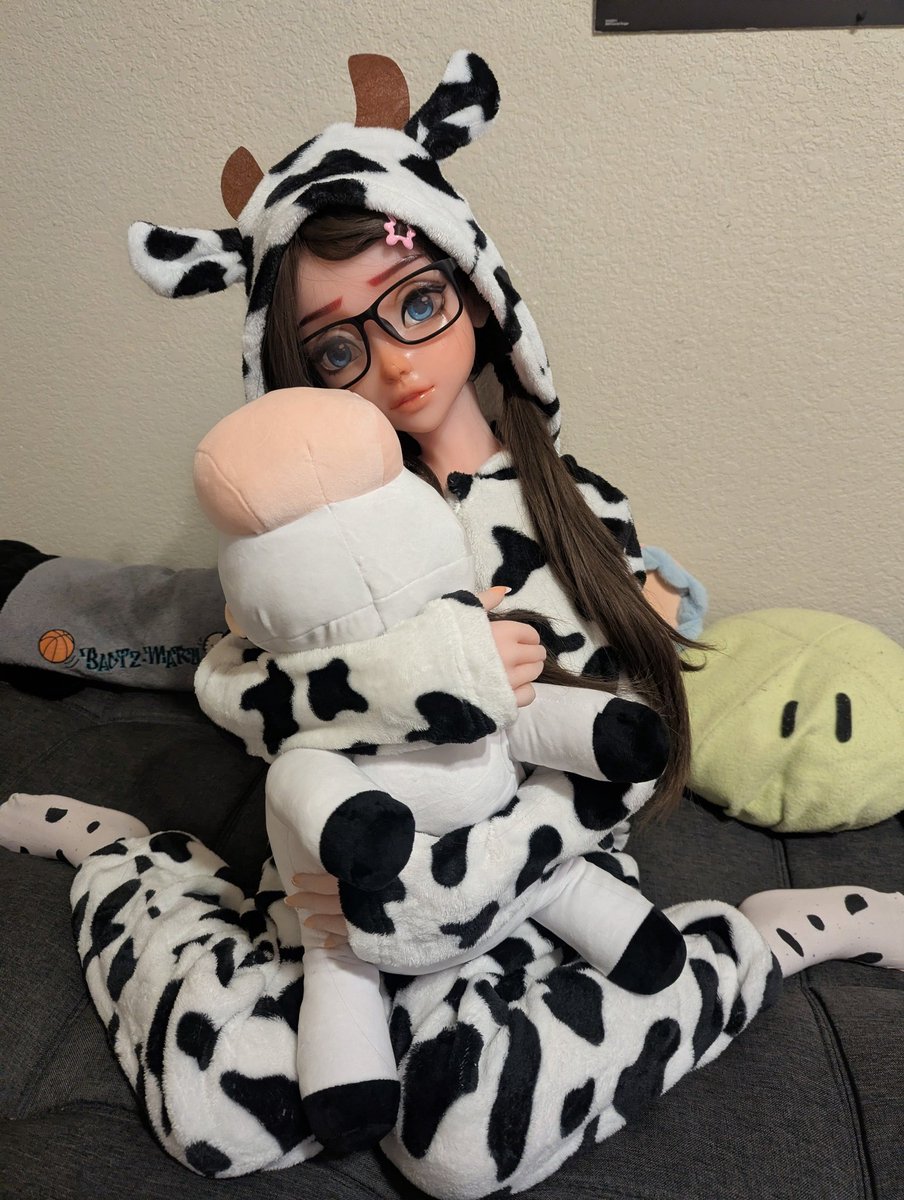 HarunaNingyo's tweet photo. I love my plushie!๐ค #siliconedoll #cuteplushie #cowonesie #cozyvibes https://t.co/4iNUV1u9XB