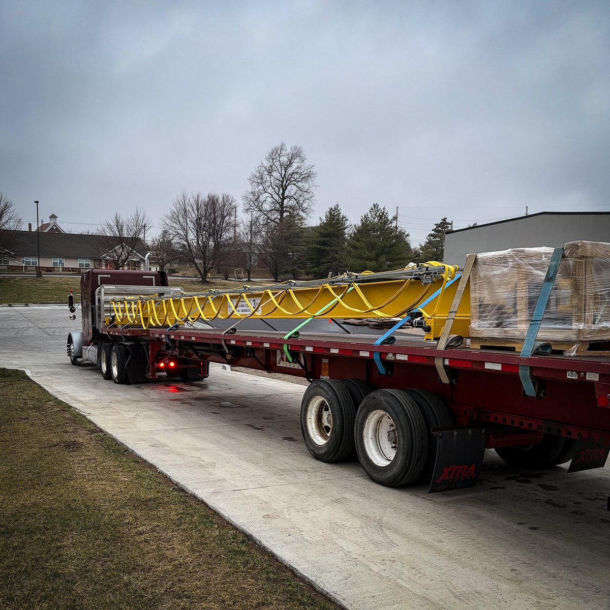 TSOCSales's tweet photo. More shipments from TSOC means more growth for American manufacturing! Our fabrication team has been busy as we just wrapped up a few projects. 
- A custom 3-ton  bridge crane w/ a 45-ft span. 
- A pair of heavy-duty 20-ton double girder bridge cranes. https://t.co/z8G5rq4rPw