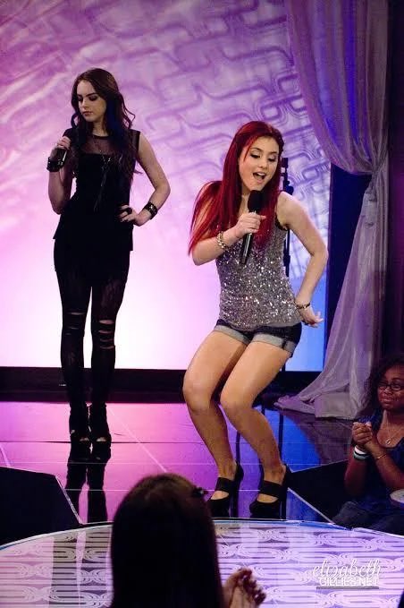 First look at Luke Hemmings and Michael Clifford on stage for EAS! World Tour 2026!