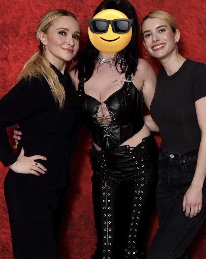 CrockerQueen97's tweet image. Omg @haydenpanettier &amp;amp; @RobertsEmma look amazing #Scream4 reunion