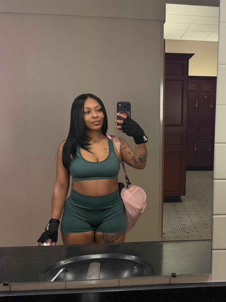 Ce_421's tweet photo. my 2nd home🏋🏽‍♀️ https://t.co/3gQJKvKyXJ