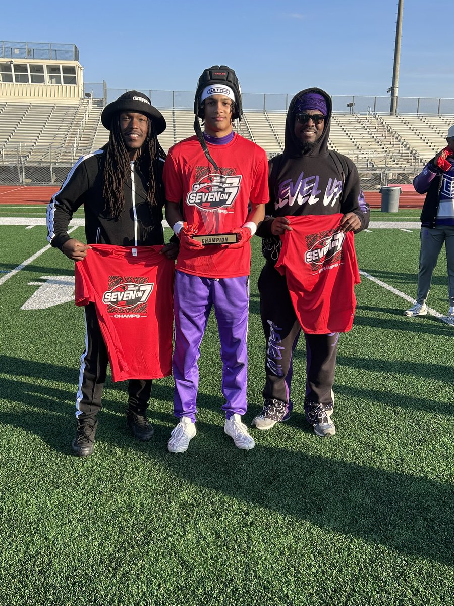 Armando_thom6's tweet image. PRZ Duel In The DMV 15u Champs
First time starting both ways with my team.GREAT WORK ‼️
Stats 5+ TDS, 10+ PBU’s
@TorreySmithWR @PRZVicCastillo @tdhald @CoachAhmadTUFF @EdOBrienCFB