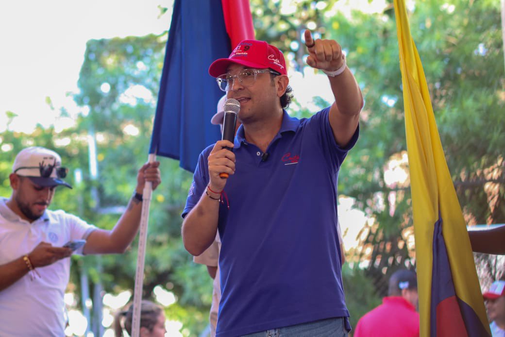 LAMONJACALI's tweet photo. Benditaa! Algo se está moviendo en el Valle en la elección al Senado y varios equipos políticos empezaron a mirar con atención la votación que estaría armando Carlos Hernando Rodríguez Naranjo. @CarlosHernanRN 

En privado ya no lo ven como senador virtual. Las cuentas internas hablan de un crecimiento silencioso en Cali y municipios clave del Valle. Aunque es visible que el exconcejal ha expandido su presencia a zonas clave como Bogotá, Eje Cafetero y Antioquia.

Mientras otros apostaron todo a la visibilidad, esta campaña habría trabajado estructura y voto organizado, pero sobre todo en silencio. Y eso suele aparecer solo el día de elecciones.

Si las proyecciones que circulan son ciertas, el domingo podría haber sorpresa desde el suroccidente. Anoten ese nombre. #Elecciones2026 @lasillavacia @Diarioccidente @LaUFMInforma @radiosupercali