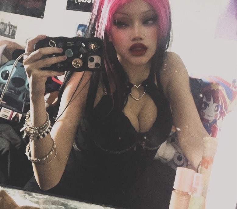 wakingfears's tweet image. ໑ৎ ׁ ׅ    🖤 ꒰  moot hunt pt. 4

     20﹒ she / her 
    ⋮ dbd, silent hill, resi evil, LoL, val
     🎮 : sleep token, cosplay, films, kpop, gaming, books, horror. ⋮ multi 
  ♱⋆ soft vamp, ani nerd
♡ / ↺ to be moots !!  ifb ₊⊹
#moothunt #mootshunt #promotwt #anime