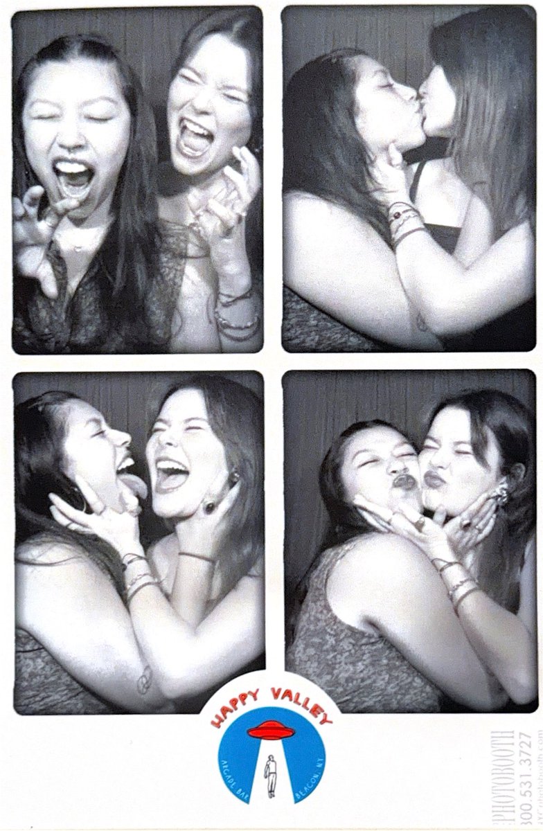 found these photobooth pics of me and my girlfriend that i forgot about WAHHHHHHH I LOVE HER
