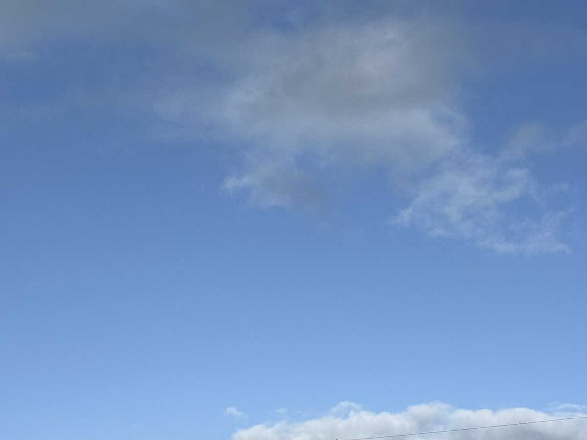 おはようございます
1日☁️予報です

これは南西の青空
#イマソラ