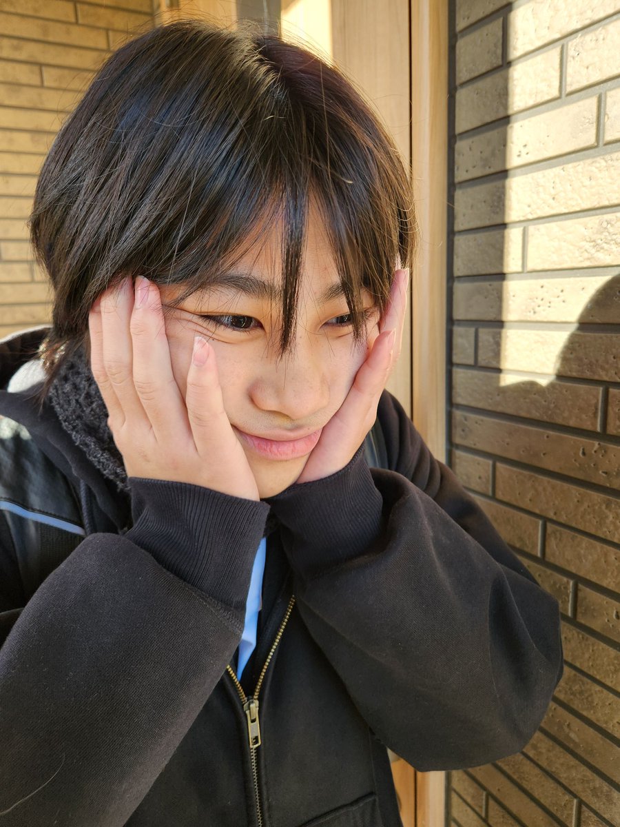 おはよ☺
昨日は卒業アルバムもらってきたよ！卒業まであと３日！！
いってきますー👋😃