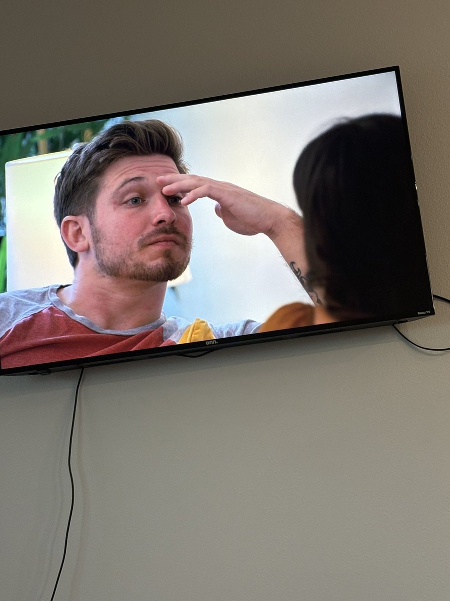 devynrobinson's tweet photo. Came home to relax and decompress and this shit is pissing me off even more. Shut your little Frodo hobbit looking ass up. 😂😂😂 #LoveIsBlind https://t.co/w1Eo5Wl55v