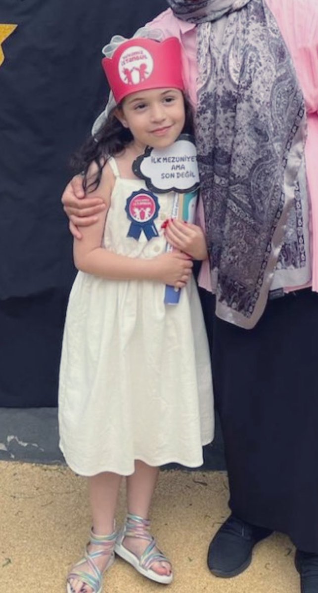 kerimbutunnnx's tweet photo. ‘’İlk mezuniyet ama son değil’’

Son oldu. Ölü bedeni Zeytinburnu sahilinden çıkarıldı. Tarikat düzeninin aldığı her canın hesabı sorulacak. https://t.co/FxGmyAsz0t