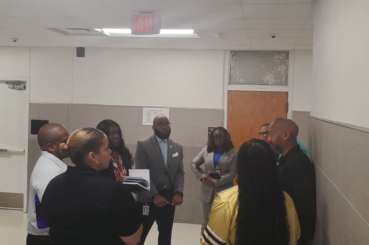 Ms. Jennifer Jones tweet media