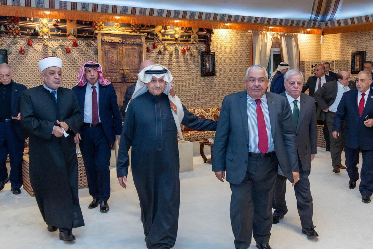 KSAembassyJO's tweet photo. سمو السفير منصور بن خالد بن فرحان آل سعود يقيم مأدبة إفطار رمضانية حضرها عدد من كبار الشخصيات والمسؤولين في الأردن وسفراء الدول العربية والإسلامية يتقدمهم أصحاب الدولة رؤساء الوزراء السابقين https://t.co/KkecIL2xoE