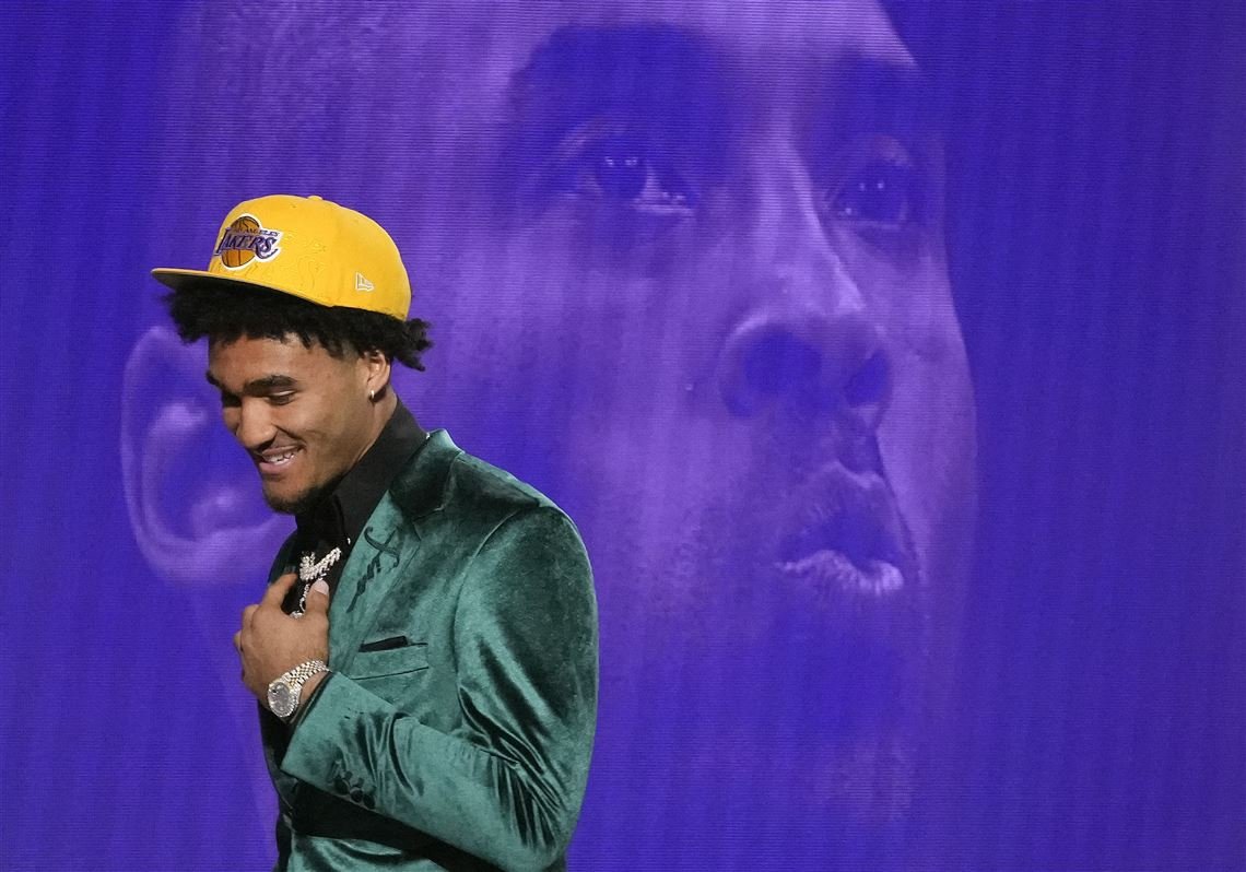 lakeshowdio's tweet photo. What a waste of a frp https://t.co/Jib2Ig76wj