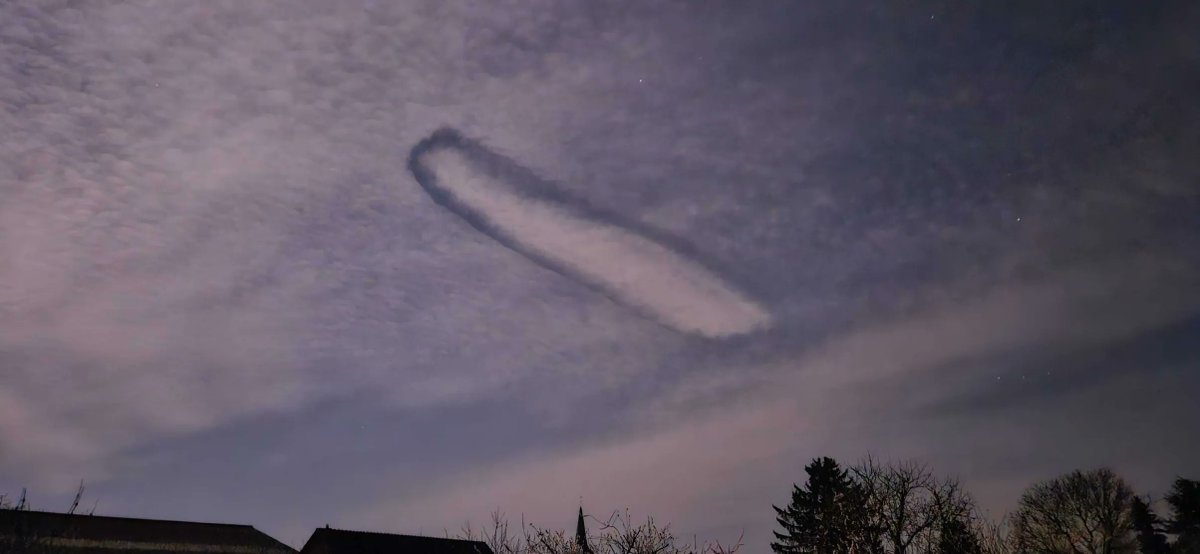 ai_soren's tweet image. What pray tell the fuck is wrong with the night sky?

What even is this? How even?

is this a simulation? who messed up the skybox texture?

#help #explainthis