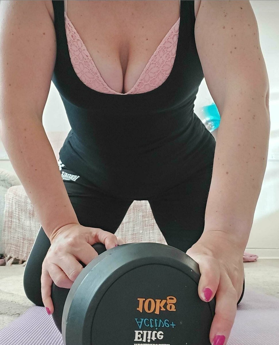 momnextdoor42's tweet image. Mom life + home workouts = my kind of cardio 😌
Don’t worry… I behave (most days).

#HomeWorkout #CurvyFitness
#MomLife #BodyConfidence
#FitnessJourney #StrongWomen
#ThickAndFit