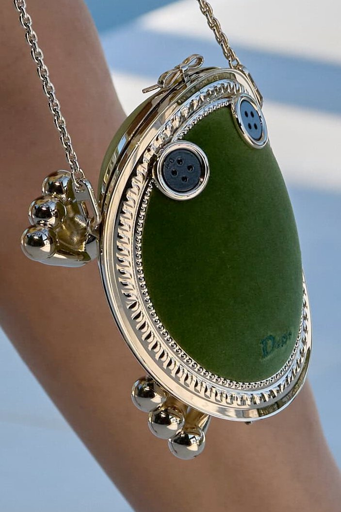 La Mode Unknown tweet media