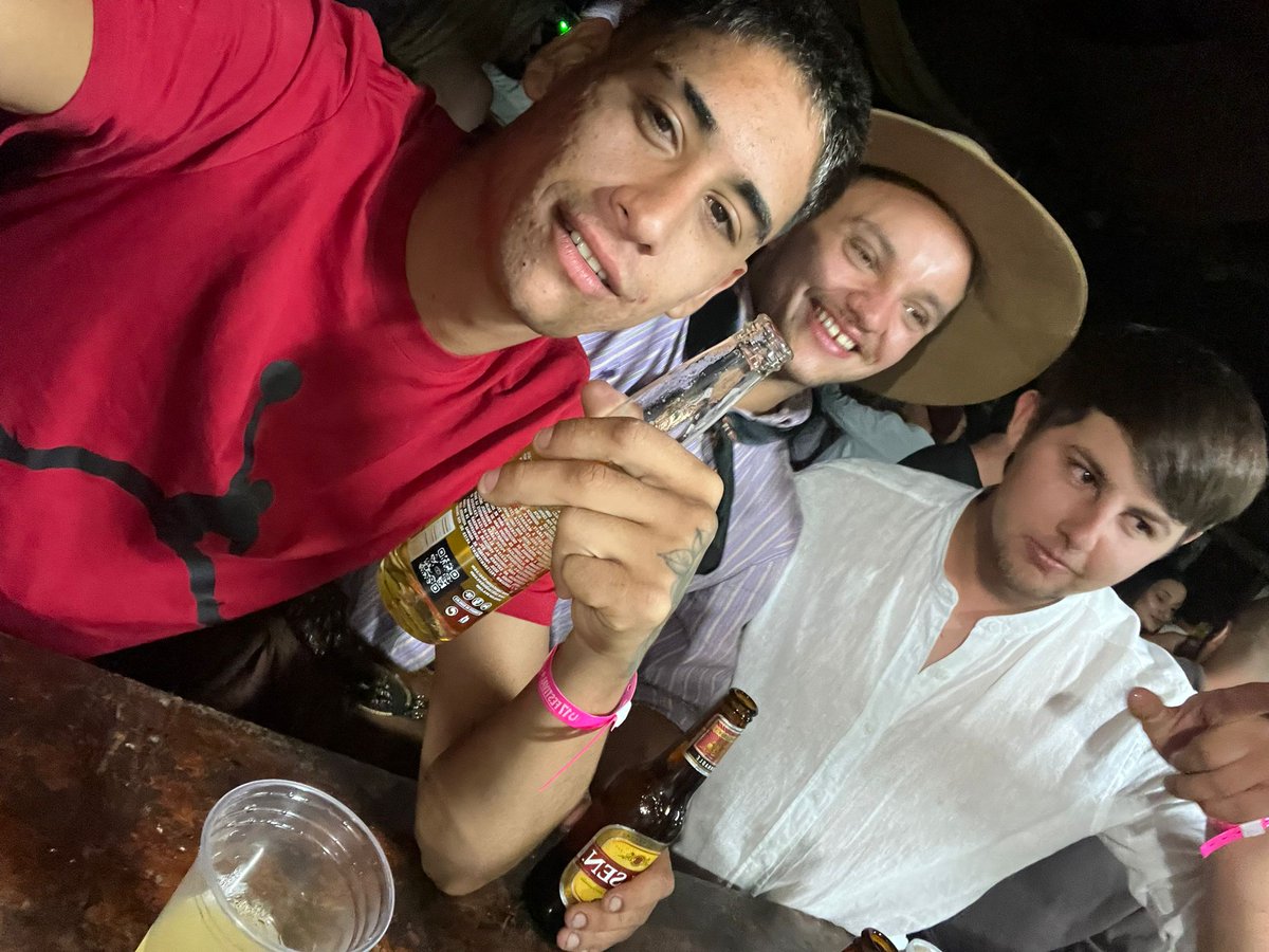 Y tocaba regresar a los  bailongos de la nativista!!!