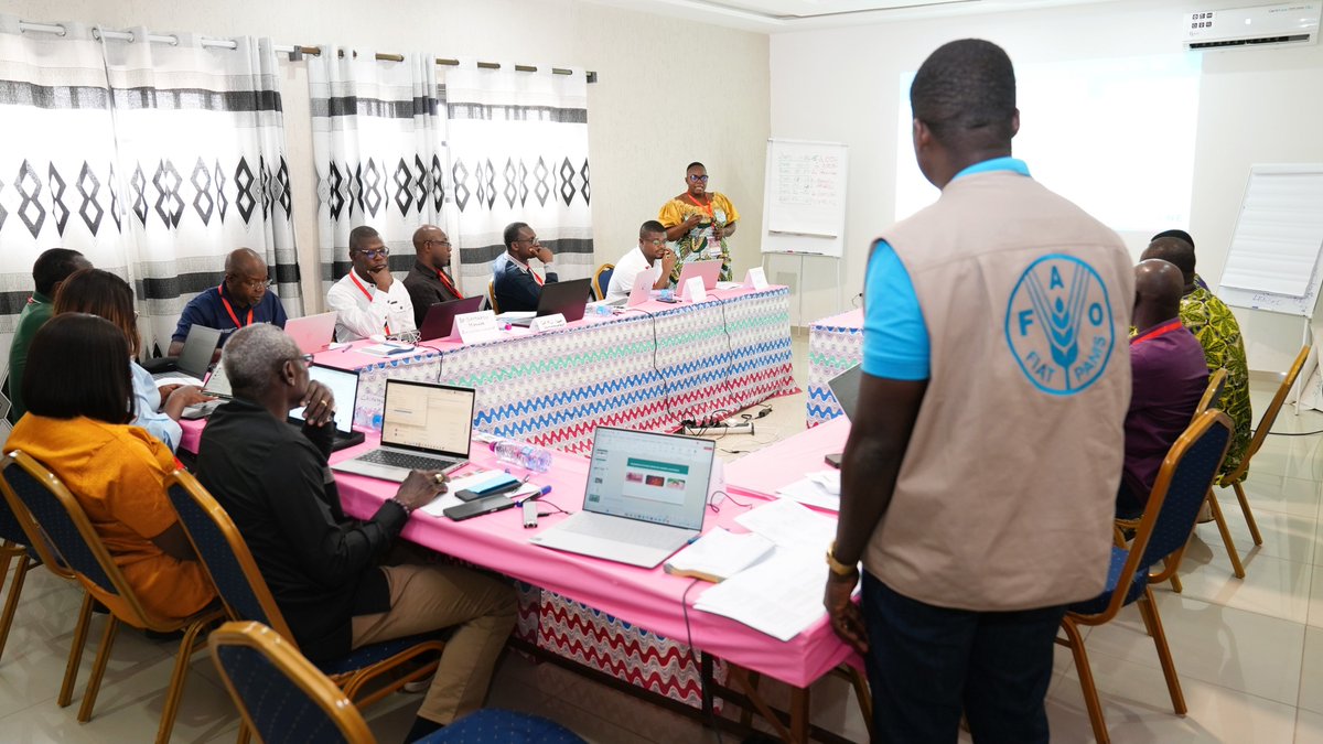 FAOauTogo's tweet photo. Cette 2⃣emè journée de la formation a été consacrée à une simulation pour maîtriser chaque étape de la facilitation du processus de priorisation des zoonoses. Un exercice structuré permettant de renforcer les compétences des facilitateurs🇹🇬.
#RésilienceSanitaire #OneHealth🌍
1/2 https://t.co/v2rRRyj2oQ