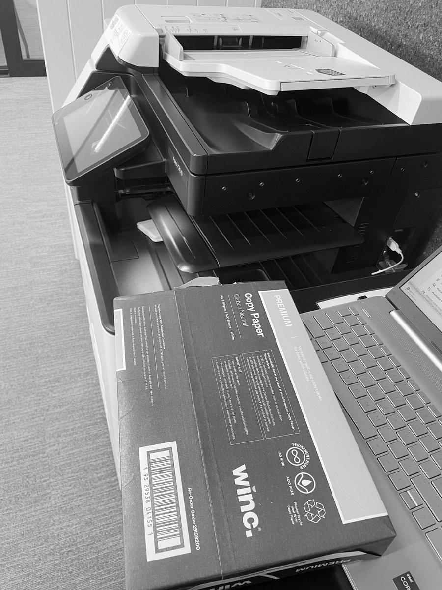 Zohal Azra زحل آزره tweet media