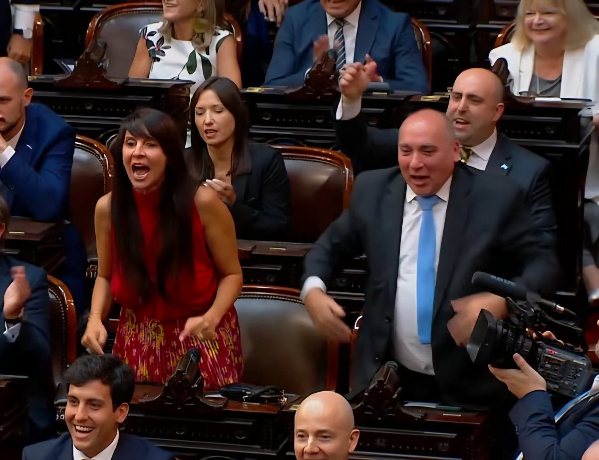 aserquis's tweet photo. Miralos a los diputados de LLA, José Peluc y la rionegrina Lorena Villaverde, tan enardecidos el domingo insultando a opositores. Pero no sostienen un debate, ni siquiera una nueva reunión informativa para escuchar a los afectados por incendios en la Patagonia y dar respuestas desde el Congreso.