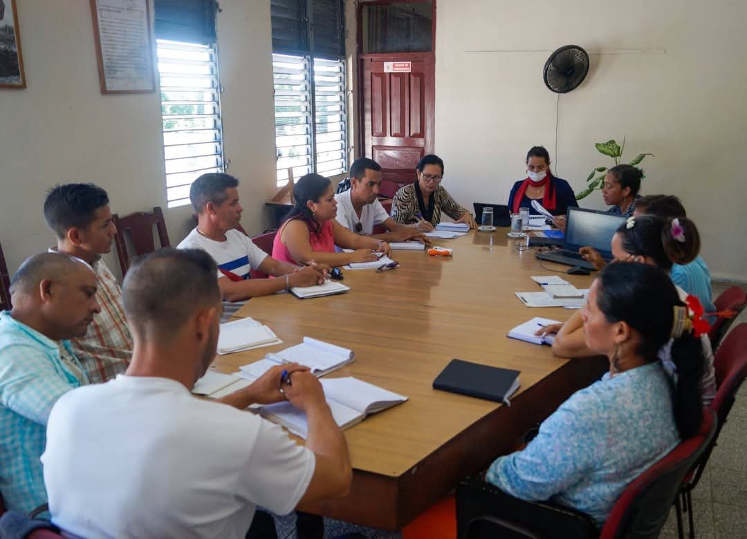 BarceloOrt92635's tweet image. Un intercambio necesario con los cuadros del Partido del municipio #Pilón en #ProvinciaGranma en la evaluación de los compromisos contraídos del XI Pleno del Comité Central de nuestro Partido Comunista de Cuba.
#UnidosXCuba