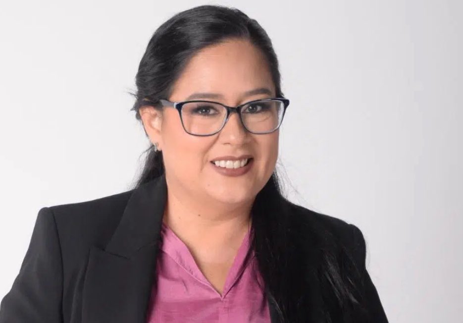 HsilvAvalos's tweet photo. Ruth López cumple hoy 289 días secuestrada por el régimen de Nayib Bukele, el autócrata salvadoreño que destruyó la democracia que tantos afanes había costado. #TenganDecencia #LibertadParaRuth https://t.co/YwptFZZriX