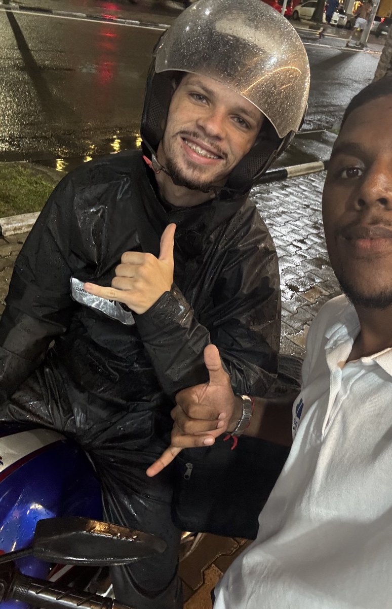 luanmoreeira's tweet photo. Amo esse cara véi, né de boca não https://t.co/IG212Ry8ke