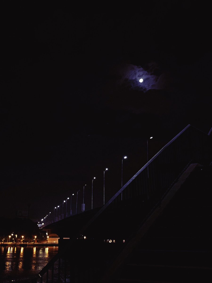 mostafaawad00's tweet photo. Cairo nights https://t.co/igRmX0e3el