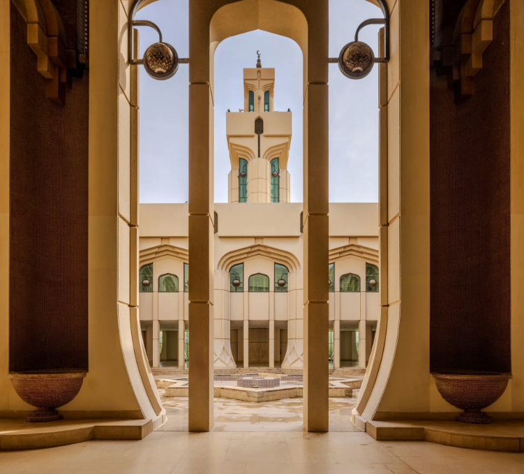 Naif_Alghamdi_'s tweet photo. جامع جامعة الملك سعود

المالك: جامعة الملك سعود
المصمم: باسل البياتي
المقاول: شراكة بويج بلونت (Bouygues Blount Joint Venture)
الافتتاح: 1985م

يقع وسط المدينة الجامعية واستُخدمت النخلة عنصراً رمزياً واضحاً على الشكل الخارجي للجامع...

مزيدًا من المعلومات، الصور، الرسومات، وأكثر هنا:  
https://t.co/5b6cK3oHgS

مشروع #ذاكرة_الرياض