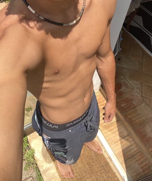 ribeirootf's tweet photo. o verão ja voltava né? https://t.co/QDTzYCTATr