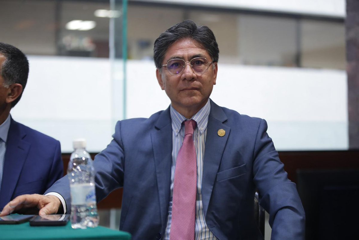 📌Durante el Diálogo Rumbo a las Reformas a la Ley de Derechos de Autor, el dip. <a href="/SaaantiagoGzzs/">SaaantiagoGzzs</a> defendió la soberanía cultural y la identidad nacional que representan las obras de autoras y autores.

✅ Señaló que las sociedades de gestión colectiva deben fortalecerse