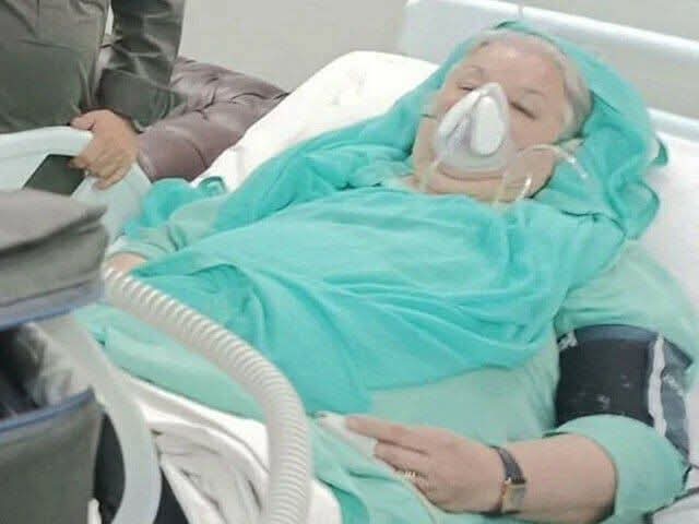 ڈاکٹر یاسمین راشد جو کینسر کی مریضہ ہے دوسال سے ذیادہ عرصہ ہوا کہ بے گناہ جیل میں ڈالا گیا ہے، 
نہ اس نے کوئی قتل کیا ہے نہ کرپشن کی کی کوئی کیس ہے 
گناہ صرف یہ ہے کہ نواز شریف کو الیکشن میں جیل سے شکست دی تھی، 
اور عمران خان کیساتھ ڈٹ کر کھڑی ہیں،