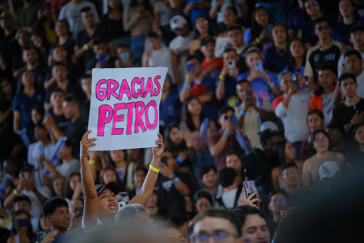 Hoy el presidente <a href="/petrogustavo/">Gustavo Petro</a> y el ministro <a href="/DanielRMed/">Daniel Rojas Medellin</a> le han cumplido a los y las estudiantes; por todos los jóvenes que fueron asesinados y encarcelados injustamente por pedir una educación digna, hoy se cumple ese sueño. ¡Gracias Gobierno del Cambio!