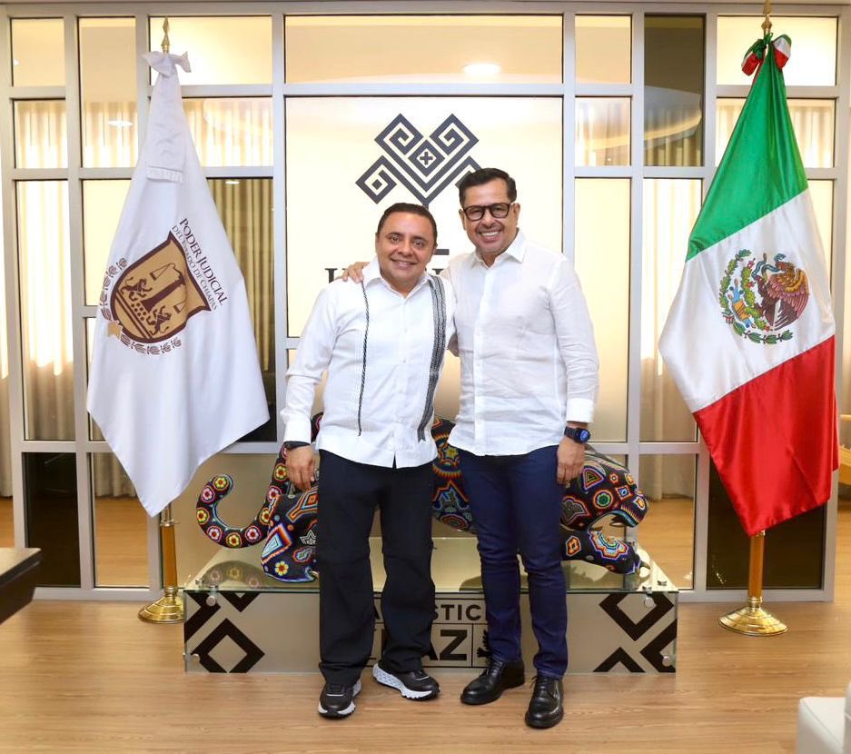 #BOLETÍN || Con unidad y coordinación se garantiza el desarrollo y el Estado de Derecho
Leer más ➡️ [enlace en biografía]
#69LegislaturaChiapas #LegislandoConHumanismo <a href="/PJE_Chiapas/">Poder Judicial Chiapas</a> <a href="/mariofcoguillen/">Mario Guillén</a>