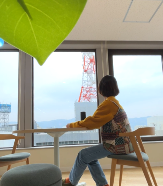 harfor_official's tweet photo. #おはるふぉん🌸
今日の高知市の天気は晴れ✨
昨日はHarForのエントランスにある
カフェスペースでゆったり休憩してみました!
窓からは運が良いと虹も見れちゃいますよ🌈
休憩を取りながら
今日も一日がんばるふぉん🫶🏻✨
#HarFor
#はるふぉ
#関西電力
#企業公式が毎朝地元の天気を言い合う
#高知
#カフェタイム