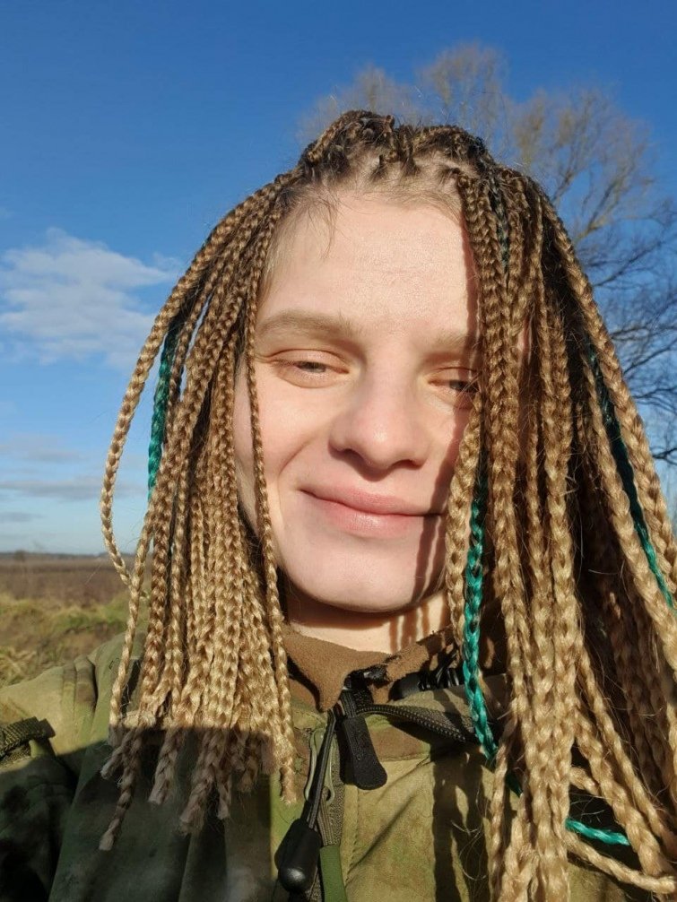 03.03.2023 під час евакуації поранених під Бахмутом загинула Яна Рихліцька («Яра») - лейтенант ЗСУ 93 ОМБр, медик. Машина швидкої допомоги в якій вона їхала, потрапила під рос.обстріл. Залишилися батьки та коханий. Нагороджена орденом Б.Хмельницького 3 ст. (2023, посм.)