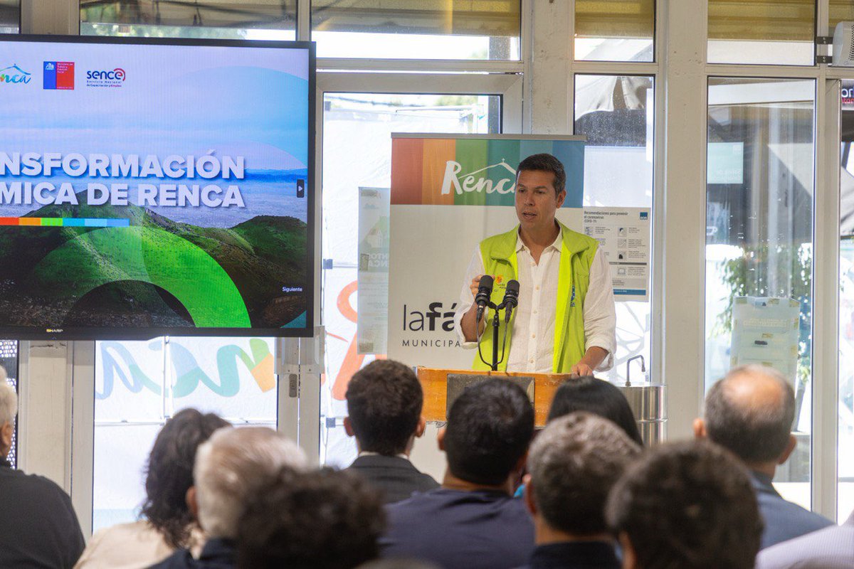 cn_castro's tweet photo. Hoy lanzamos #ConectaTalento: una alianza entre la @Muni_Renca y @SenceChile que habilita un headhunter gratuito para nuestras PYMES, conectando talento técnico y profesional de Renca con empleos de alta especialización 🚀 ¿Cómo funciona? Les cuento 👇🏼 https://t.co/0xFXEc5hBf