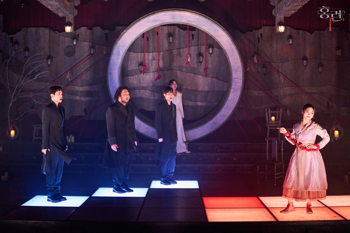 [뮤지컬 #홍련]

"안녕하십니까, 참관인 여러분.
죽은 자들의 세상 ‘저승’에 오신 것을 환영합니다."

📸 공연 사진 공개

2026.2.28 - 5.17
충무아트센터 중극장 블랙