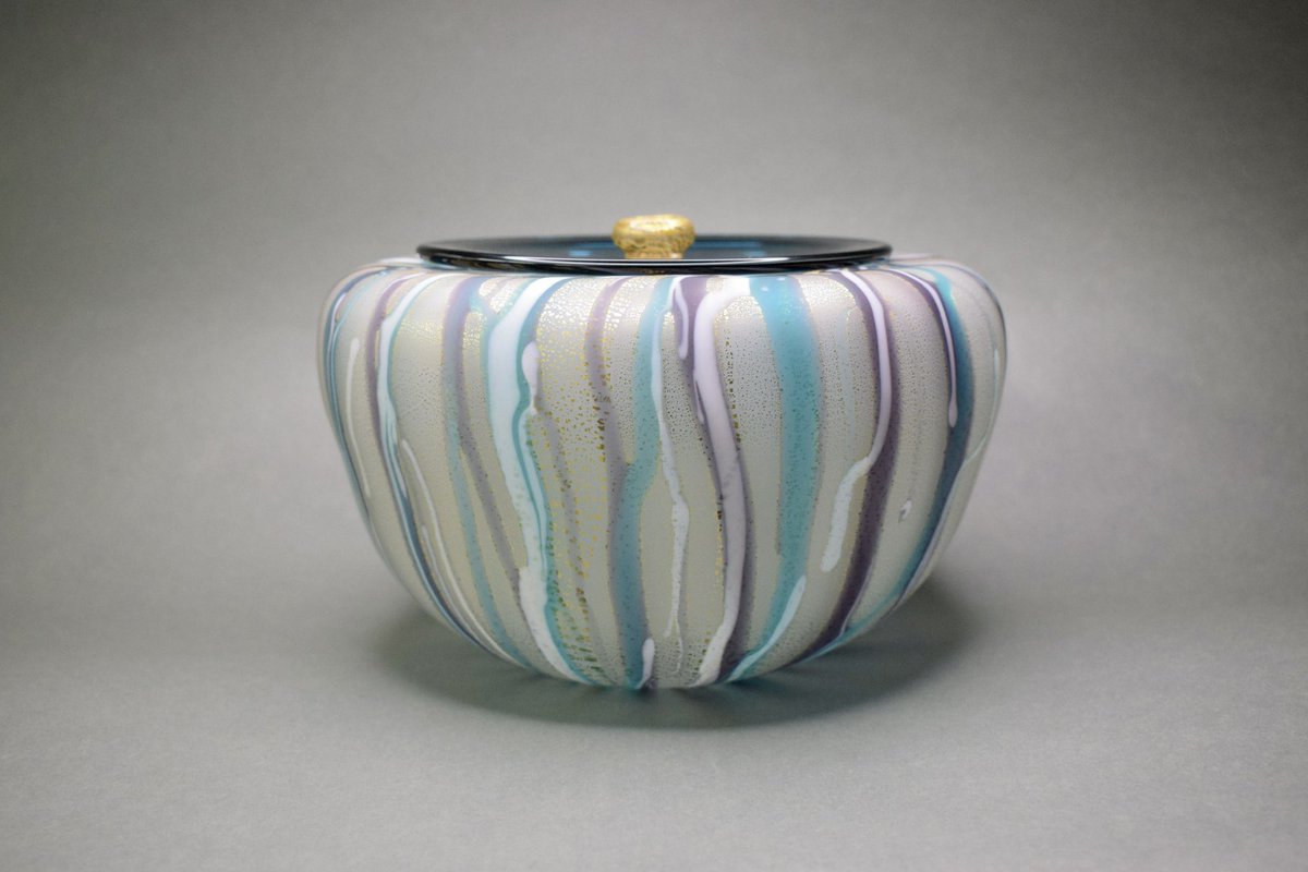 こちらの作品は茶道具の「水指」になります。 作品展、購入に関するお